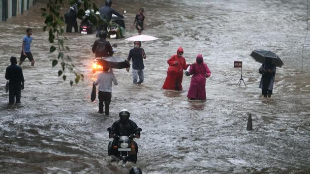 People wade through Water logged street during heavy rain at Dadar TT in Mumbai on Tuesday. (Satish Bate/HT Photo) People wade through Water logged street during heavy rain at Dadar TT in Mumbai on Tuesday. (Satish Bate/HT Photo)