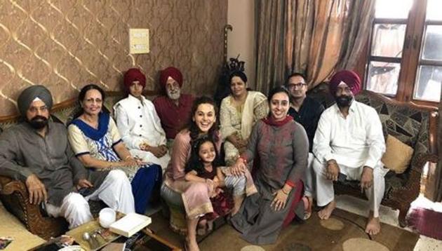 Taapsee Pannu shares pic of her big, happy family from last year's Raksha  Bandhan: 'This year things will be different' | Bollywood - Hindustan Times