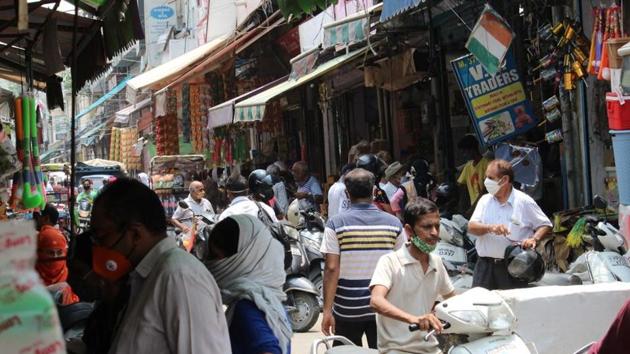 Residents flock in numbers to stock up on groceries at Gurugram’s Sadar Bazar. (R Grover/HT Photos) Residents flock in numbers to stock up on groceries at Gurugram’s Sadar Bazar. (R Grover/HT Photos)