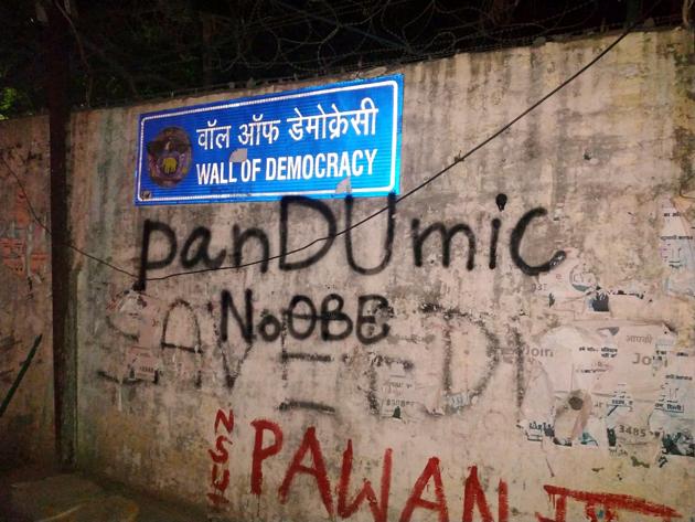 DU’s decision to conduct online exams saw overnight vandalism on the campus with roadside signages, bus stops, etc getting spray painted with protest slogans.