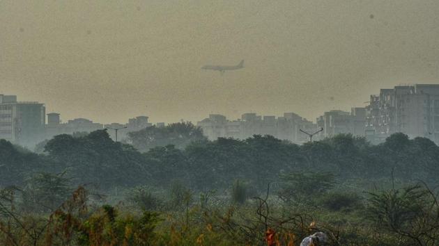 As we set in motion recovery plans, we must remember that air pollution-linked deaths and disease must also be tackled with the urgency they deserve(Vipin Kumar / Hindustan Times)