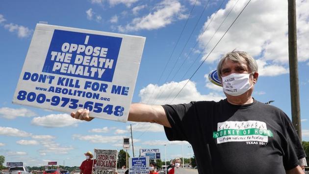 File photo of a person expressing his opposition to the death penalty during a protest near the Federal Correctional Complex where Daniel Lewis Lee was scheduled to be executed on July 13, 2020 in Terre Haute, Indiana.(AFP File) File photo of a person expressing his opposition to the death penalty during a protest near the Federal Correctional Complex where Daniel Lewis Lee was scheduled to be executed on July 13, 2020 in Terre Haute, Indiana.(AFP File)