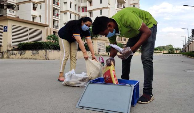 Delivery boys have been working relentlessly yet share experiences that show how they are being treated.(Photo: Yogesh Kumar/HT (For representational purpose only))