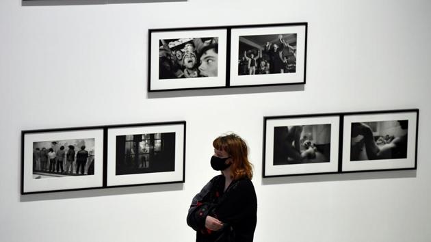 A visitor wearing a face mask views photographs in the exhibition 'Masculinities' at the Barbican arts centre, on the first day of its reopening following the easing of lockdown restrictions after the spread of the coronavirus disease (Covid-19), in London, Britain. (REUTERS/Toby Melville) A visitor wearing a face mask views photographs in the exhibition 'Masculinities' at the Barbican arts centre, on the first day of its reopening following the easing of lockdown restrictions after the spread of the coronavirus disease (Covid-19), in London, Britain. (REUTERS/Toby Melville)
