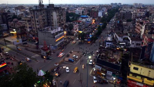 The scale of traffic seen down significantly on the usually busy Boring Road crossing during heightened restrictions against coronavirus in Patna on July 13. A two-week lockdown begins on July 16 in the entire state. The state has since July 12 recorded over 1,000 cases each day despite limited testing. (Parwaz Khan / HT Photo) The scale of traffic seen down significantly on the usually busy Boring Road crossing during heightened restrictions against coronavirus in Patna on July 13. A two-week lockdown begins on July 16 in the entire state. The state has since July 12 recorded over 1,000 cases each day despite limited testing. (Parwaz Khan / HT Photo)