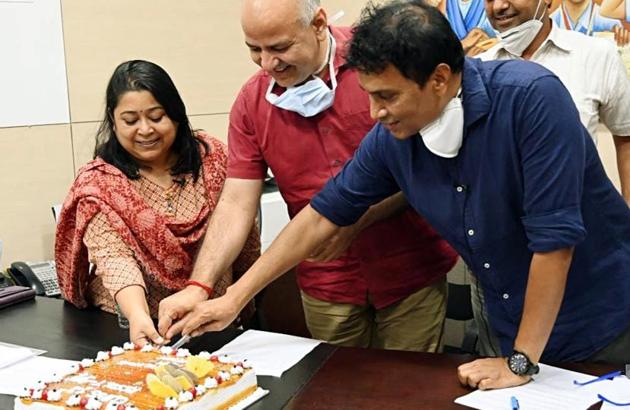 New Delhi, July 15 (ANI): Delhi Deputy CM Manish Sisodia celebrate the success of School of Delhi in CBSE 12th results at Department of Educations's office, in New Delhi on Tuesday. (ANI Photo)(ANI) New Delhi, July 15 (ANI): Delhi Deputy CM Manish Sisodia celebrate the success of School of Delhi in CBSE 12th results at Department of Educations's office, in New Delhi on Tuesday. (ANI Photo)(ANI)