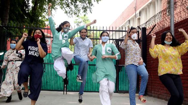 Students celebrate after CBSE announced the result for class 10th at a School, in New Delhi on Wednesday(ANI)