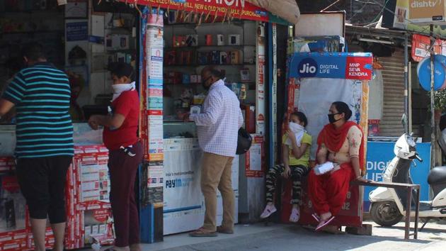 Quality of various food items and their expiry dates were checked in various shops by the food safety team in Mohali and samples taken through the mobile food testing van being run by the health department.(HT Photo/For representation only)