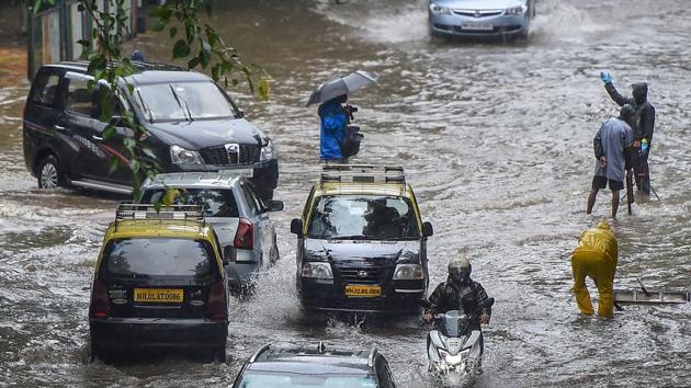 Mumbai has been witnessing heavy rains since Tuesday night, resulting in water logging in many areas.(PTI) Mumbai has been witnessing heavy rains since Tuesday night, resulting in water logging in many areas.(PTI)