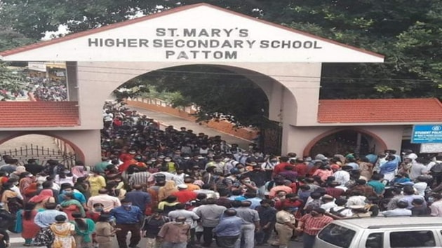 Parents and students crowded outside St.Mary’s higher secondary school, Pattom soon after the examination was over in the evening violating all Covid-19 guidelines.(ANI Photo) Parents and students crowded outside St.Mary’s higher secondary school, Pattom soon after the examination was over in the evening violating all Covid-19 guidelines.(ANI Photo)