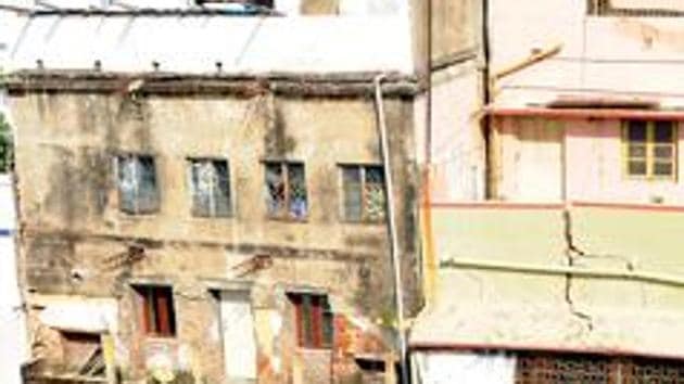 Maharashtra Thane Building Develops Cracks 11 Families Evacuated Hindustan Times Fields marked with asterisk (*) are mandatory. maharashtra thane building develops