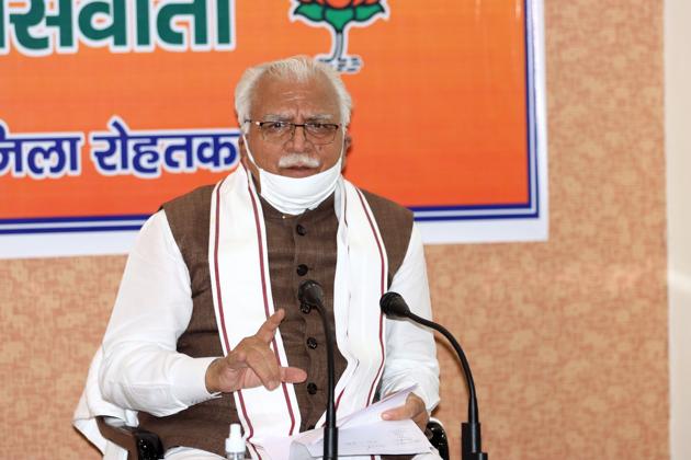 Haryana Chief Minister Manohar Lal Khattar paid tributes to those killed in Kargil war(Manoj Dhaka /HindustanTimes)