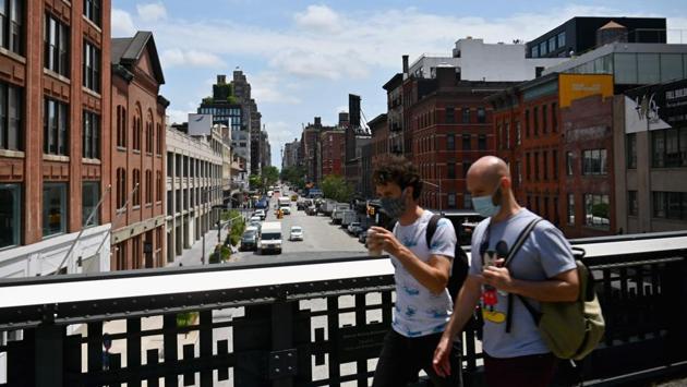 People take a walk on the High Line as it reopens to the public with limited capacity, in New York City, US on July 16. The United States reported two straight days of more than 70,000 new infections starting July 16, according to the Johns Hopkins coronavirus tracker. (Angela Weiss / AFP) People take a walk on the High Line as it reopens to the public with limited capacity, in New York City, US on July 16. The United States reported two straight days of more than 70,000 new infections starting July 16, according to the Johns Hopkins coronavirus tracker. (Angela Weiss / AFP)