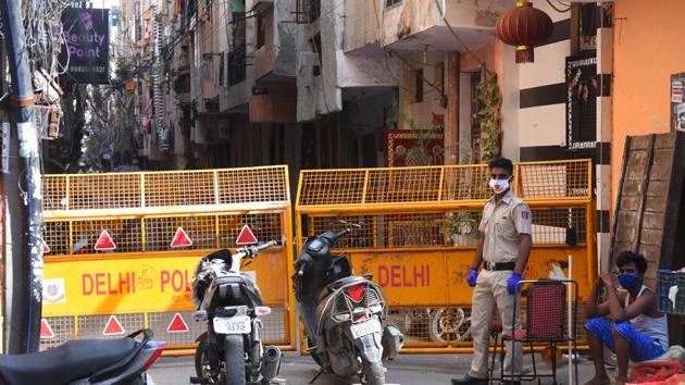 The Centre’s orders say a containment zone can be de-sealed 28 days after the last Covid-19 case has recovered or tested negative. (Raj K Raj/HT Photo) The Centre’s orders say a containment zone can be de-sealed 28 days after the last Covid-19 case has recovered or tested negative. (Raj K Raj/HT Photo)