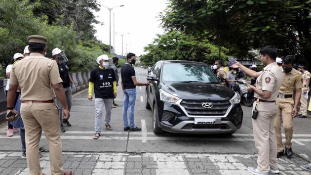 Police official taking action and checking ID card at Bibwewadi road in Pune, India, on Saturday, July 18, 2020. (Rahul Raut/HT) Police official taking action and checking ID card at Bibwewadi road in Pune, India, on Saturday, July 18, 2020. (Rahul Raut/HT)