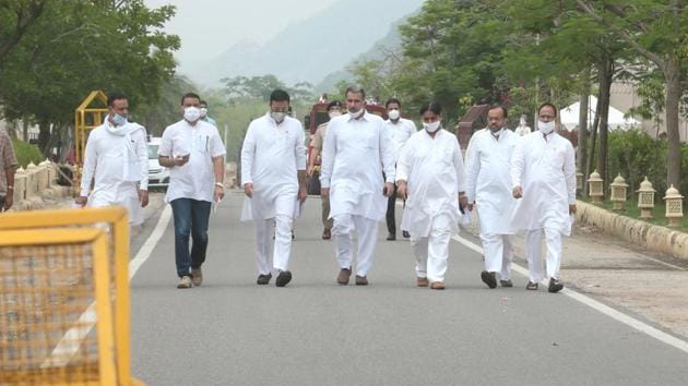 Congress workers and MLAs seen outside Hotel Fairmont in Jaipur on Friday, July 17, 2020. (Photo by Himanshu Vyas/Hindustan Times) Congress workers and MLAs seen outside Hotel Fairmont in Jaipur on Friday, July 17, 2020. (Photo by Himanshu Vyas/Hindustan Times)
