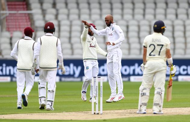 Cricket - Second Test - England v West Indies - Emirates Old Trafford, Manchester, Britain - July 16, 2020 West Indies' Roston Chase celebrates with teammates after taking the wicket of England's Rory Burns, as play resumes behind closed doors following the outbreak of the coronavirus disease (COVID-19) Michael Steele/Pool via REUTERS (REUTERS) Cricket - Second Test - England v West Indies - Emirates Old Trafford, Manchester, Britain - July 16, 2020 West Indies' Roston Chase celebrates with teammates after taking the wicket of England's Rory Burns, as play resumes behind closed doors following the outbreak of the coronavirus disease (COVID-19) Michael Steele/Pool via REUTERS (REUTERS)