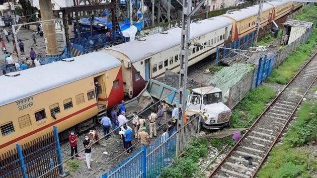 A truck climbed onto the railway tracks from a small opening near the Kandivali railway station and collided with the engine of an outstation train.(HT PHOTO.) A truck climbed onto the railway tracks from a small opening near the Kandivali railway station and collided with the engine of an outstation train.(HT PHOTO.)