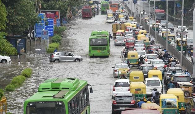 The flooding problem cannot be solved by desilting the drains alone. The city will have to undo decades of bad developmental planning and over concretetisation, which has destroyed or built over the city’s natural drainage system(Arvind Yadav/HT PHOTO)