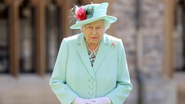 Britain's Queen Elizabeth poses after awarding Captain Tom Moore with the insignia of Knight Bachelor at Windsor Castle, in Windsor, Britain July 17, 2020.(Chris Jackson/Pool via REUTERS)