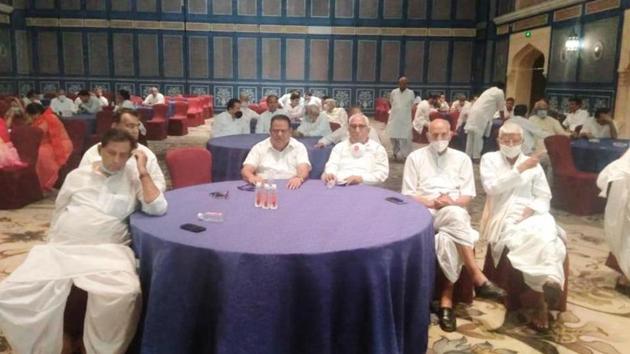A video showing them singing the popular Hindi song “Hum Honge Kamyaab” has been shared widely on social media. (HT photo) A video showing them singing the popular Hindi song “Hum Honge Kamyaab” has been shared widely on social media. (HT photo)