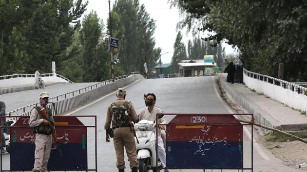 Paramilitary personnel man a roadblock during lockdown imposed after a surge of coronavirus cases, in Srinagar, Jammu and Kashmir. (Photo by Waseem Andrabi/ Hindustan Times) Paramilitary personnel man a roadblock during lockdown imposed after a surge of coronavirus cases, in Srinagar, Jammu and Kashmir. (Photo by Waseem Andrabi/ Hindustan Times)