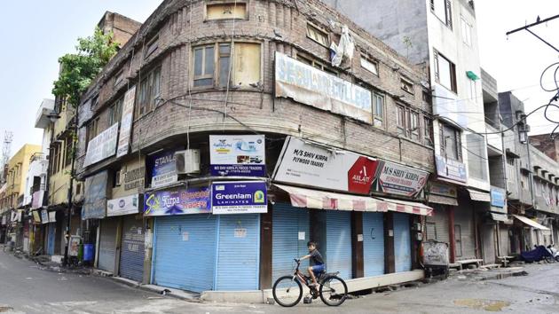 A view of Katra Sher Singh during a heightened weekend lockdown against the coronavirus in Amritsar on July 19. Amid a surge in cases, several states like Bihar, Andhra Pradesh, Karnataka, Jammu and Kashmir, Uttar Pradesh, Punjab and Goa have reimposed lockdown of various degrees. (Sameer Sehgal / HT Photo) A view of Katra Sher Singh during a heightened weekend lockdown against the coronavirus in Amritsar on July 19. Amid a surge in cases, several states like Bihar, Andhra Pradesh, Karnataka, Jammu and Kashmir, Uttar Pradesh, Punjab and Goa have reimposed lockdown of various degrees. (Sameer Sehgal / HT Photo)