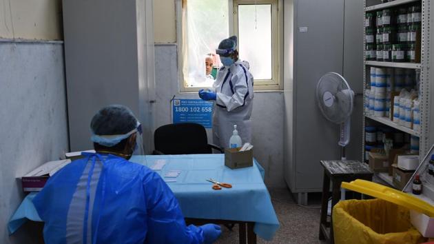 A view inside a sample collection centre for Covid-19 tests at Nehru Homoeopathic Medical College and Hospital in New Delhi on July 20. While real time reverse transcription-polymerase chain reaction (rRT-PCR) test is the front-line test for clinical diagnosis of SARS-CoV-2, the virus that causes coronavirus (Covid-19) disease. Robust antibody tests are critical for surveillance to understand the proportion of population exposed to infection. (Vipin Kumar / HT Photo)