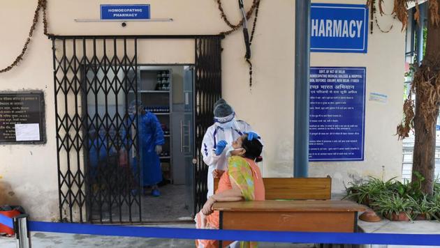 According to the official, the remaining 17 districts will be now be covered under the serological survey, where districts will have to conduct at least 400 antibody tests each month. (Vipin Kumar/HT Photo) According to the official, the remaining 17 districts will be now be covered under the serological survey, where districts will have to conduct at least 400 antibody tests each month. (Vipin Kumar/HT Photo)