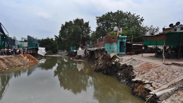 A view of the area in Anna Nagar where several houses collapsed due to heavy rain in New Delhi. (Raj K Raj/HT PHOTO) A view of the area in Anna Nagar where several houses collapsed due to heavy rain in New Delhi. (Raj K Raj/HT PHOTO)