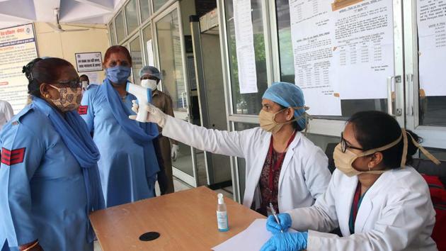 Health workers conduct thermal screening of people before allowing them to enter the district court in Bhopal , Madhya Pradesh, Friday, July 17, 2020. (ANI) Health workers conduct thermal screening of people before allowing them to enter the district court in Bhopal , Madhya Pradesh, Friday, July 17, 2020. (ANI)