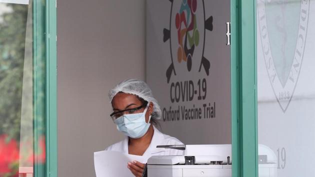 A employee is seen at the Reference Center for Special Immunobiologicals (CRIE) of the Federal University of Sao Paulo (Unifesp) where the trials of the Oxford/AstraZeneca coronavirus vaccine are conducted, in Sao Paulo, Brazil.(REUTERS)