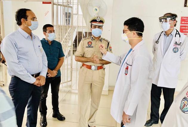 Deputy commissioner Varinder Sharma and commissioner of police Rakesh Kumar Agrawal interacting with doctors at the newly set up Covid Care Centre in Ludhiana on Wednesday. (HT Photo) Deputy commissioner Varinder Sharma and commissioner of police Rakesh Kumar Agrawal interacting with doctors at the newly set up Covid Care Centre in Ludhiana on Wednesday. (HT Photo)