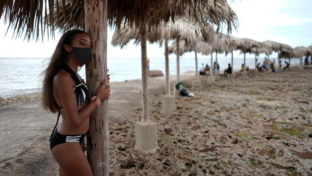 Naomi Ramos poses during a photo session for her quinceanera celebration amid coronavirus disease. (REUTERS/Alexandre Meneghini)