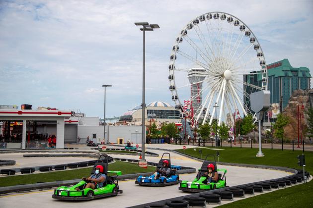 People ride go karts at a tourist attraction in Niagara Falls, Ontario, Canada July 21, 2020. (REUTERS) People ride go karts at a tourist attraction in Niagara Falls, Ontario, Canada July 21, 2020. (REUTERS)
