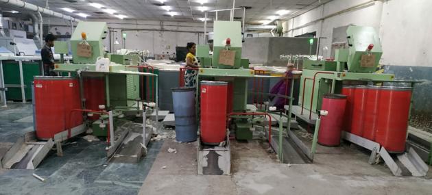 The handloom industry largely depends on migrant weavers from Bihar, Uttar Pradesh and West Bengal. (HT Photo) The handloom industry largely depends on migrant weavers from Bihar, Uttar Pradesh and West Bengal. (HT Photo)