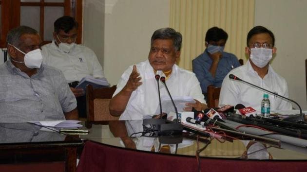 Karnataka industries minister Jagadish Shettar announcing the state’s new industrial policy on Thursday.(HT PHOTO.) Karnataka industries minister Jagadish Shettar announcing the state’s new industrial policy on Thursday.(HT PHOTO.)