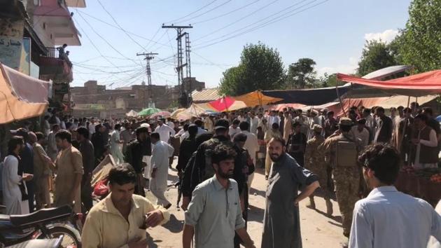 District Headquarter Hospital (DHQ) Deputy Medical Superintendent Dr Qaiser Abbas Bangash said that at least 17 injured, including a child.(@muzammilpanezai/Twitter) District Headquarter Hospital (DHQ) Deputy Medical Superintendent Dr Qaiser Abbas Bangash said that at least 17 injured, including a child.(@muzammilpanezai/Twitter)