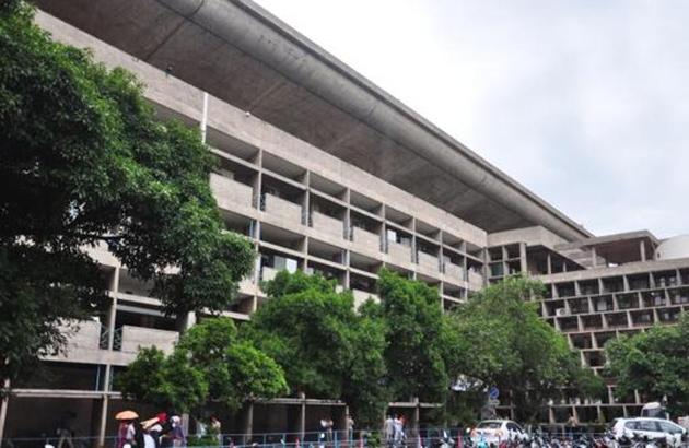 The order was passed by the HC bench of justice Ritu Bahri on the plea of six students. The students have challenged the varsity’s directive for final-year students to appear for their last-semester exams. (HT File Photo) The order was passed by the HC bench of justice Ritu Bahri on the plea of six students. The students have challenged the varsity’s directive for final-year students to appear for their last-semester exams. (HT File Photo)