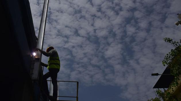 While four stations under the Maharashtra Pollution Control Board (MPCB) at Borivali, Worli, Navi Mumbai (Nerul) and Dombivli have not been operational since June.(Anshuman Poyrekar/HT file photo. Representative image)