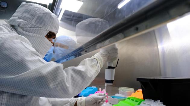 An R&D team of Israel’s Ministry of Defence has been working with India’s chief scientist K. Vijay Raghavan and DRDO to develop rapid testing for Covid-19 that can give results in under 30 seconds.(Representative image/Bloomberg) An R&D team of Israel’s Ministry of Defence has been working with India’s chief scientist K. Vijay Raghavan and DRDO to develop rapid testing for Covid-19 that can give results in under 30 seconds.(Representative image/Bloomberg)
