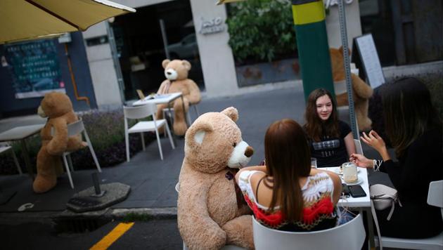 Teddy bears are located on the tables to maintain social distancing measures at Jaso Bakery restaurant during the start of the gradual reopening of commercial activities in Mexico City, as the coronavirus disease (COVID-19) outbreak continues, Mexico July 23, 2020. (REUTERS/Edgard Garrido)