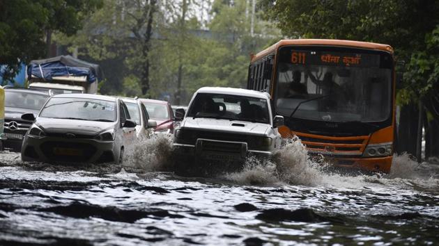 Commuter make way through a water-logged road, at Ring Road, in New Delhi. (Sanjeev Verma/HT PHOTO) Commuter make way through a water-logged road, at Ring Road, in New Delhi. (Sanjeev Verma/HT PHOTO)