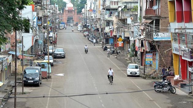 An empty stretch in Ganpati Peth during reimposed lockdown in Sangli on July 23. “Rather than going into the numbers, we should look at the case fatality rate (CFR), which is less in the state (at 3.72%). We have done quite well in the lockdown period and later too,” Dr Om Shrivastav, an Infectious diseases specialist and a member of state government-appointed task force on Covid-19, told HT. (Udar Deolekar / HT Photo)