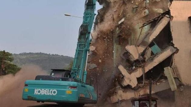 RS Bhath, district town planner, who was also the duty magistrate, said they managed to demolish 25 unauthorised shops.(Bachchan Kumar/HT file photo. Representative image) RS Bhath, district town planner, who was also the duty magistrate, said they managed to demolish 25 unauthorised shops.(Bachchan Kumar/HT file photo. Representative image)