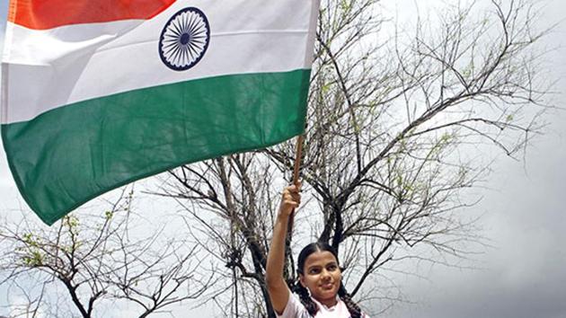 A school student waves the tricolour during last year’s Independence Day celebrations in Mumbai.(Pratham Gokhale/HT photo)
