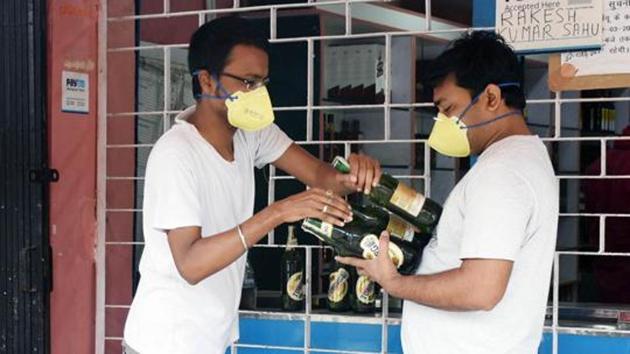 According to the Union Ministry of Health and Family Welfare, the total number of Covid-19 cases in Uttar Pradesh is 58,104, including 21,012 active cases. (Photo by Diwakar Prasad/ Hindustan Times)
