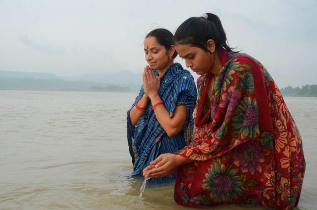 Uttarakhand, July 20 (ANI): Women devotees perform rituals after taking a holy dip in the river Ganga on the occasion of Somvati Amavasya, in Haridwar on Monday. (ANI Photo) (ANI) Uttarakhand, July 20 (ANI): Women devotees perform rituals after taking a holy dip in the river Ganga on the occasion of Somvati Amavasya, in Haridwar on Monday. (ANI Photo) (ANI)