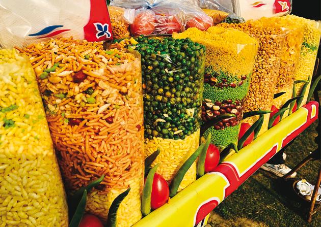 The bhelpuri stalls in Mumbai were all run by migrants from UP(Shutterstock)