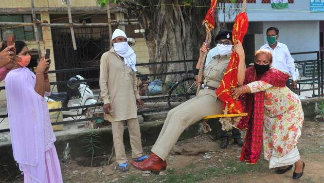 On rounds to check social distancing, inspector Paramjeet Kaur joins Teej celebrations at Ram Darbar. (Ravi Kumar/HT) On rounds to check social distancing, inspector Paramjeet Kaur joins Teej celebrations at Ram Darbar. (Ravi Kumar/HT)